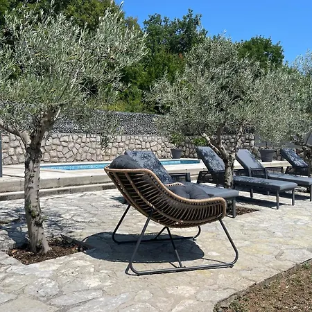 Domenica Villa *